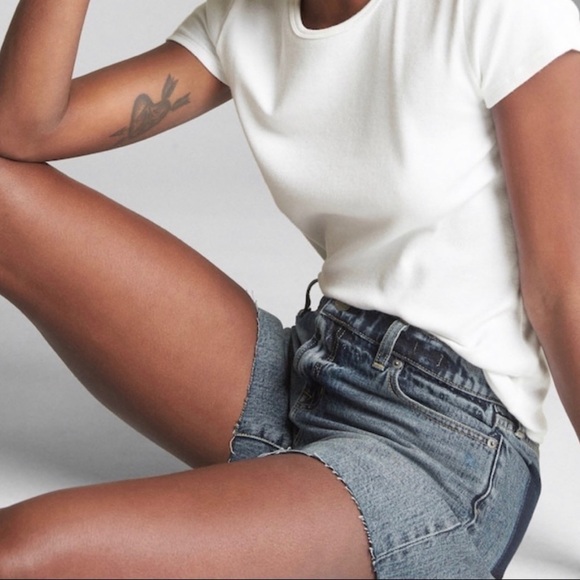 GAP Mid Rise 5" Denim Shorts with Shadow Pockets - Picture 4 of 7